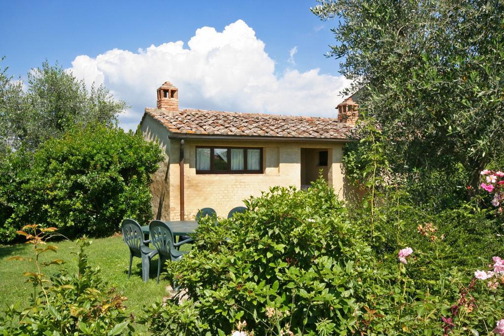 Podere Il Pino Poggibonsi Habitación foto